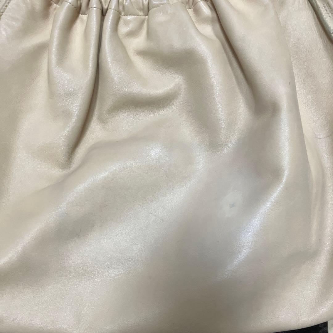 GUCCI ホワイトベージュ レザーショルダーバッグ