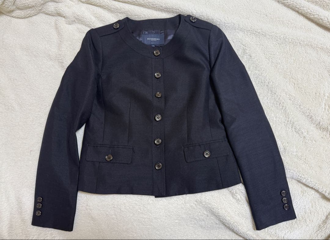 美品　バーバリーロンドン　ノーカラージャケット　シルク混　ロゴボタン　Ｌ