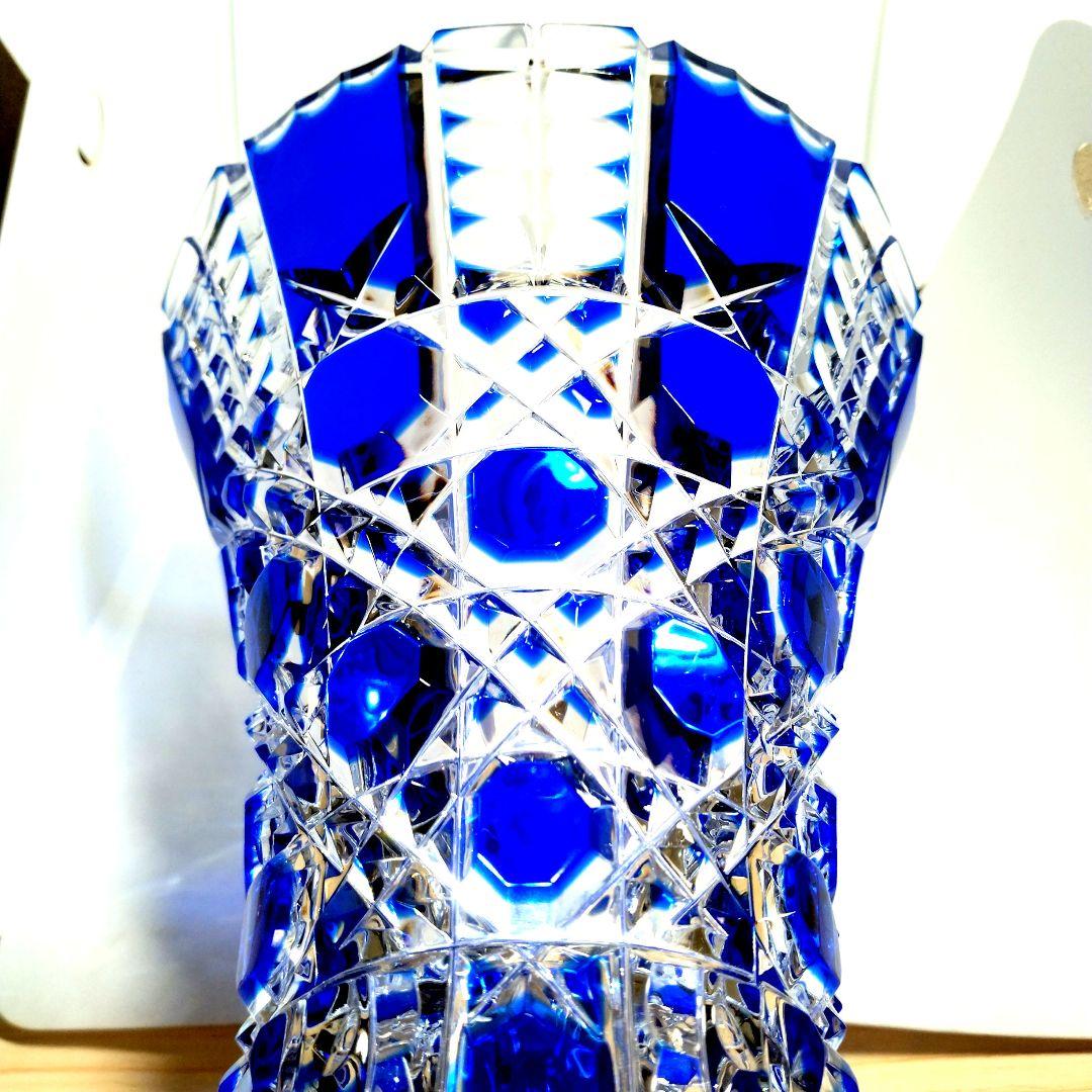 新品カガミクリスタル江戸切子青色被せガラスクリスタルカット花瓶花器薩摩切子
