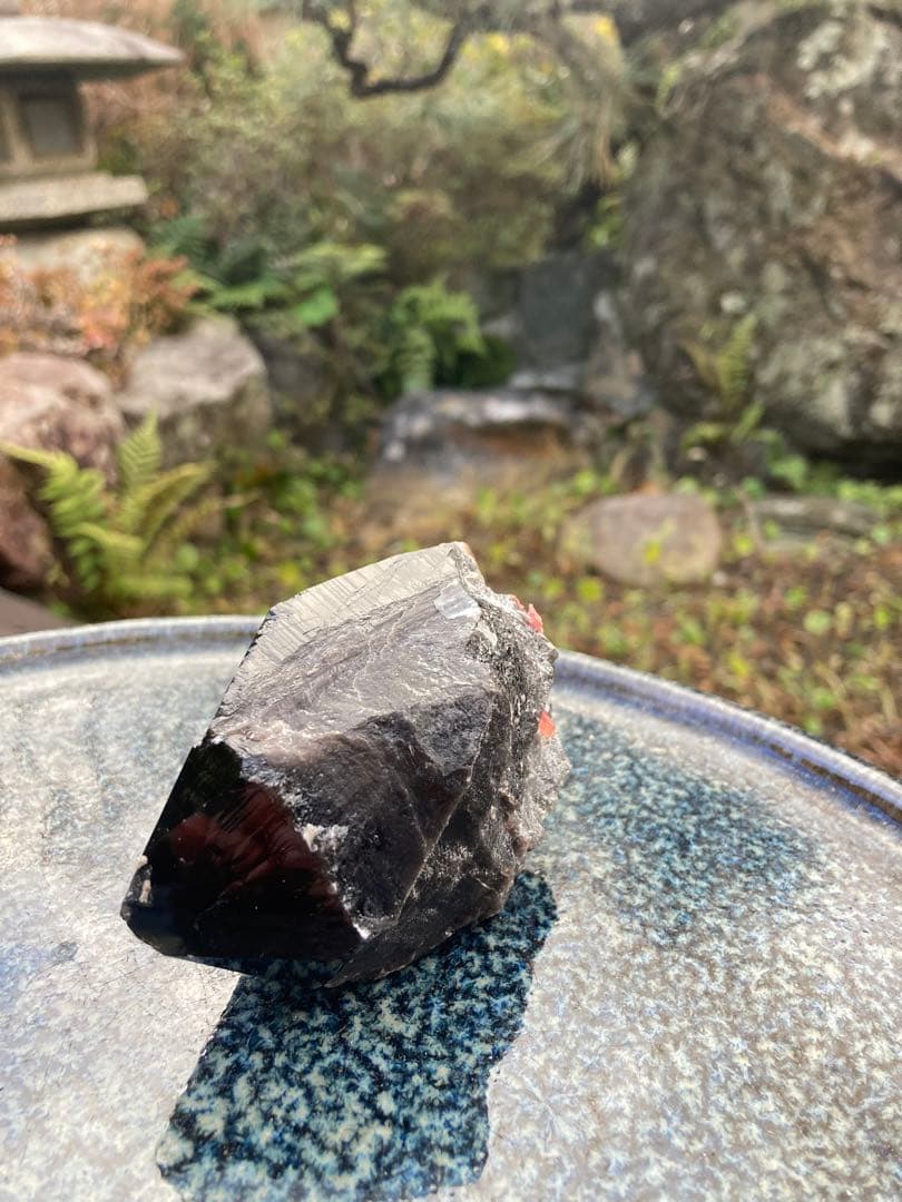 黒いオブシディアンの置物