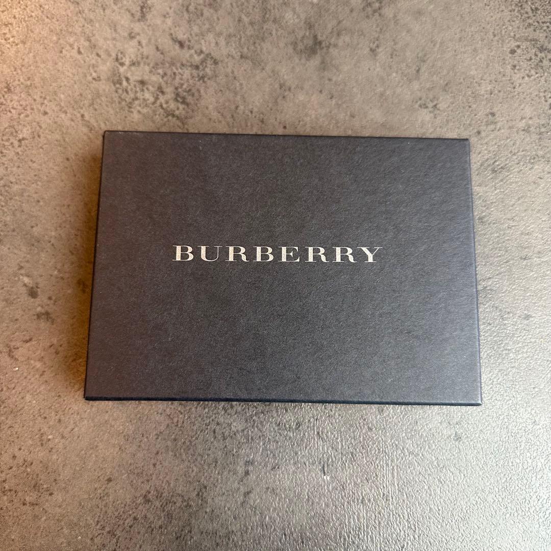 未使用✨BURBERRY エンボス加工　チェック　名刺入れ　カード　パスケース