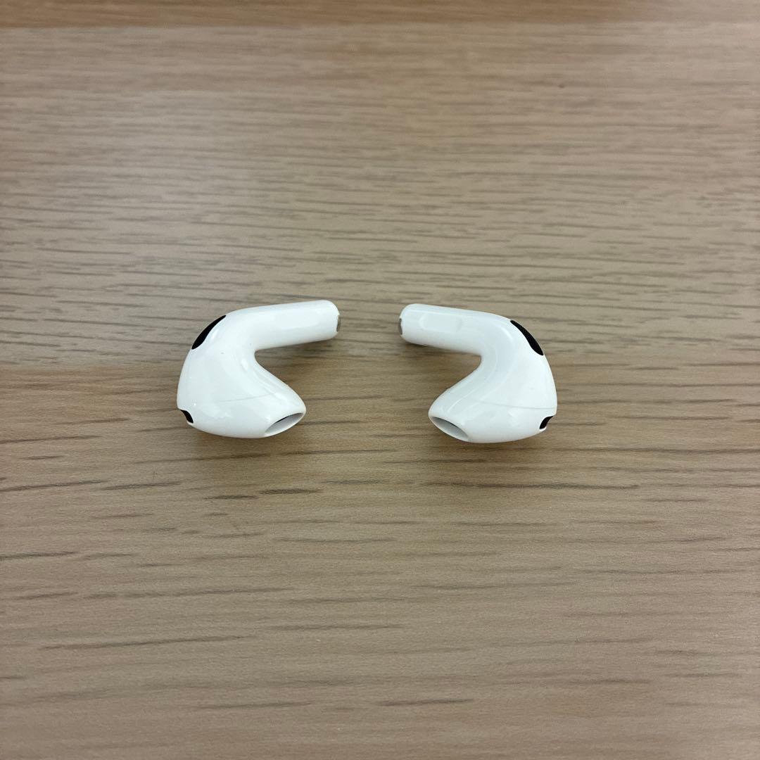 Airpods4 ANC アクティブノイズキャンセリング機能搭載　関連グッズ付き