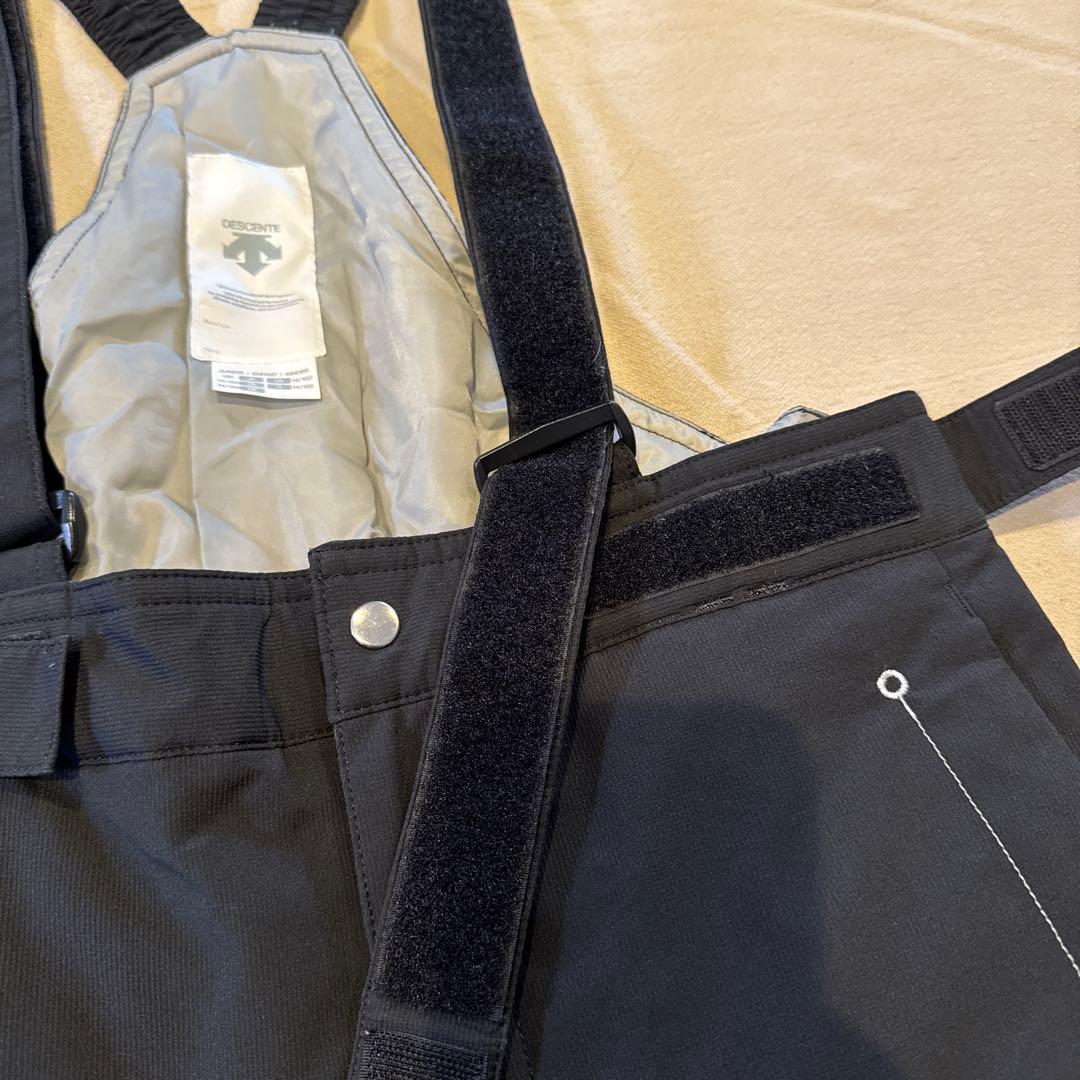 美品　DESCENTE 子ども用スキーウェア 黒140〜150cm