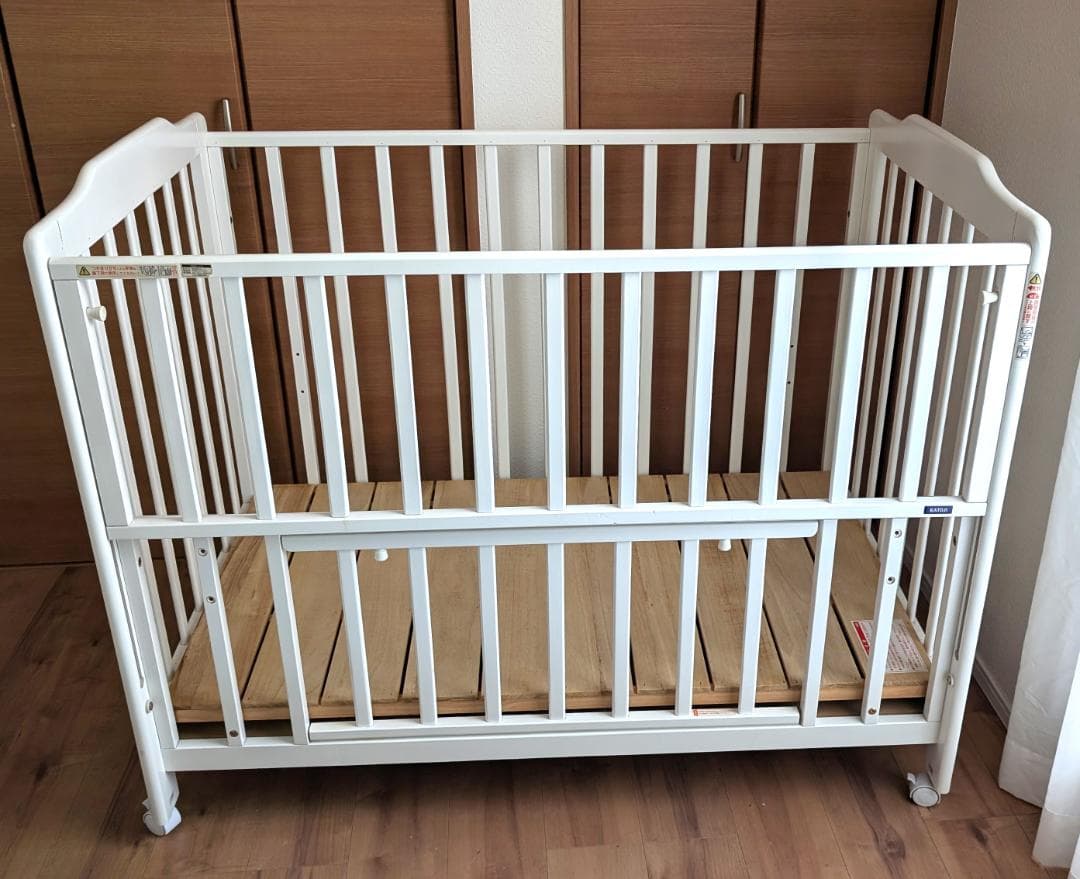 引取希望【東京都江戸川区】ベビーベッド カトージ ハイタイプ すのこ ホワイト