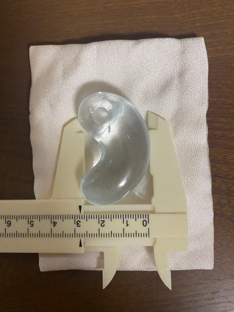 【特注品】国産トパーズ　勾玉