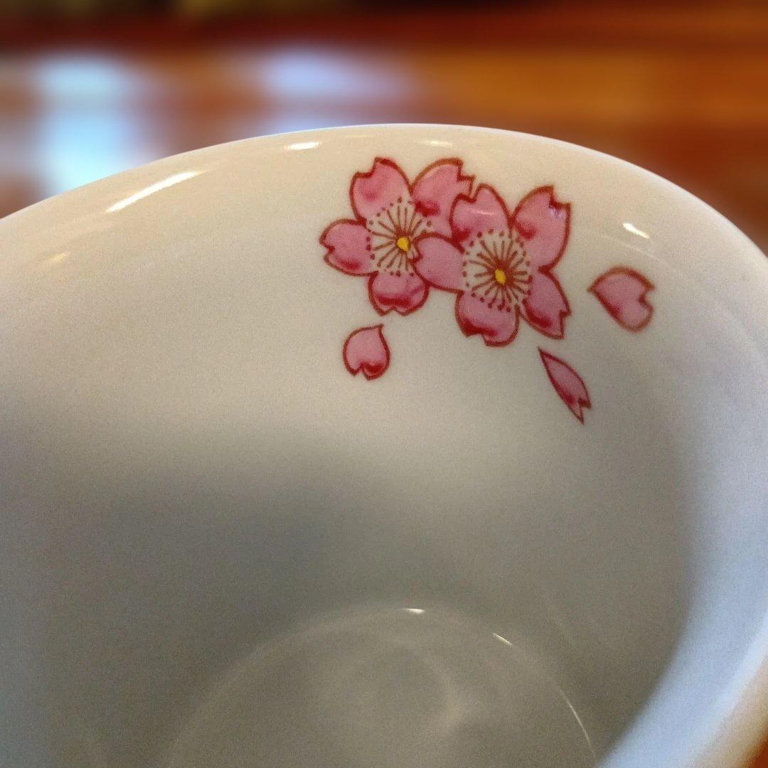 青いドラゴンと桜の花の陶器カップ