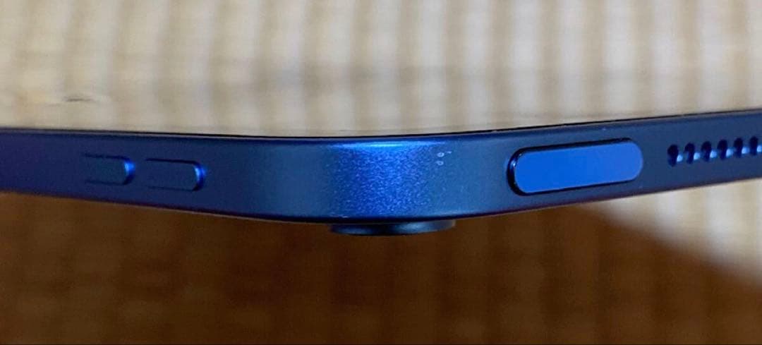 【格安美品】iPad第10世代　ブルー　64GB 新品液晶　Wi-Fiモデル