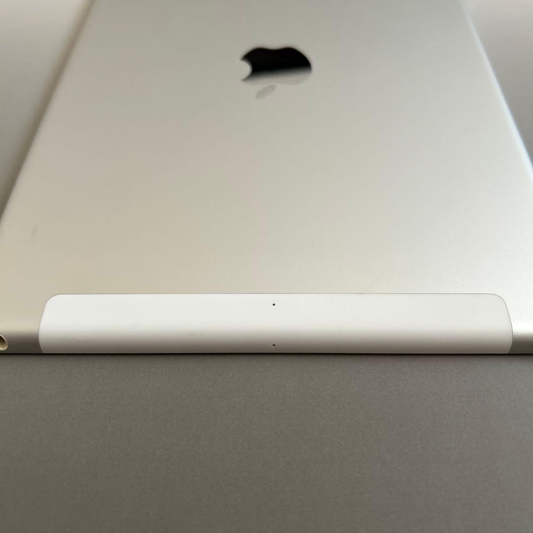 美品 第7世代Apple iPad シルバー