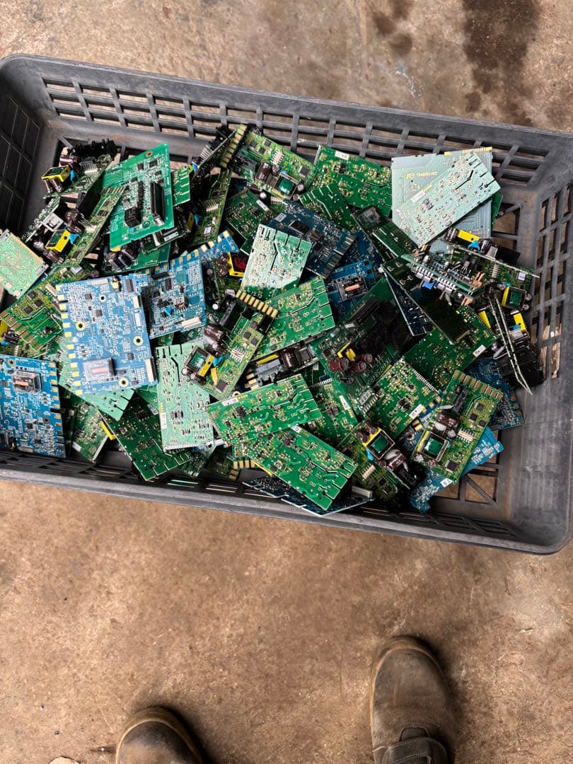 (約2.7キロ)ジャンク品。電磁基盤 。マザーボード