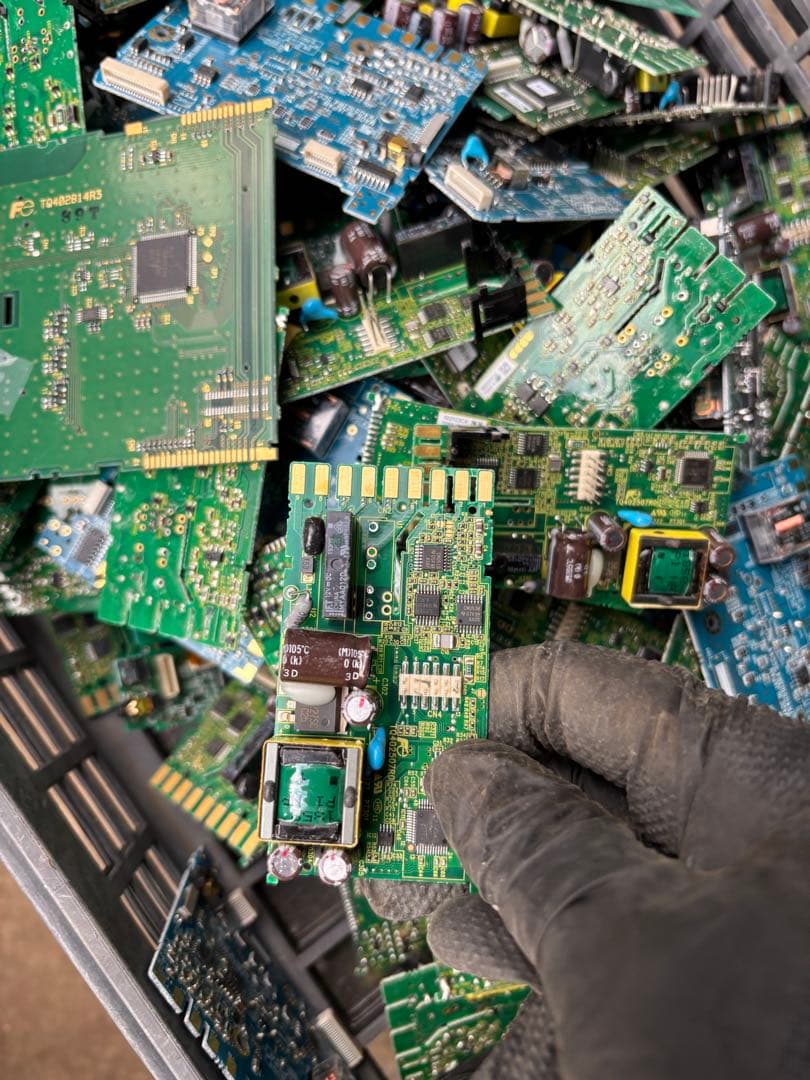 (約2.7キロ)ジャンク品。電磁基盤 。マザーボード