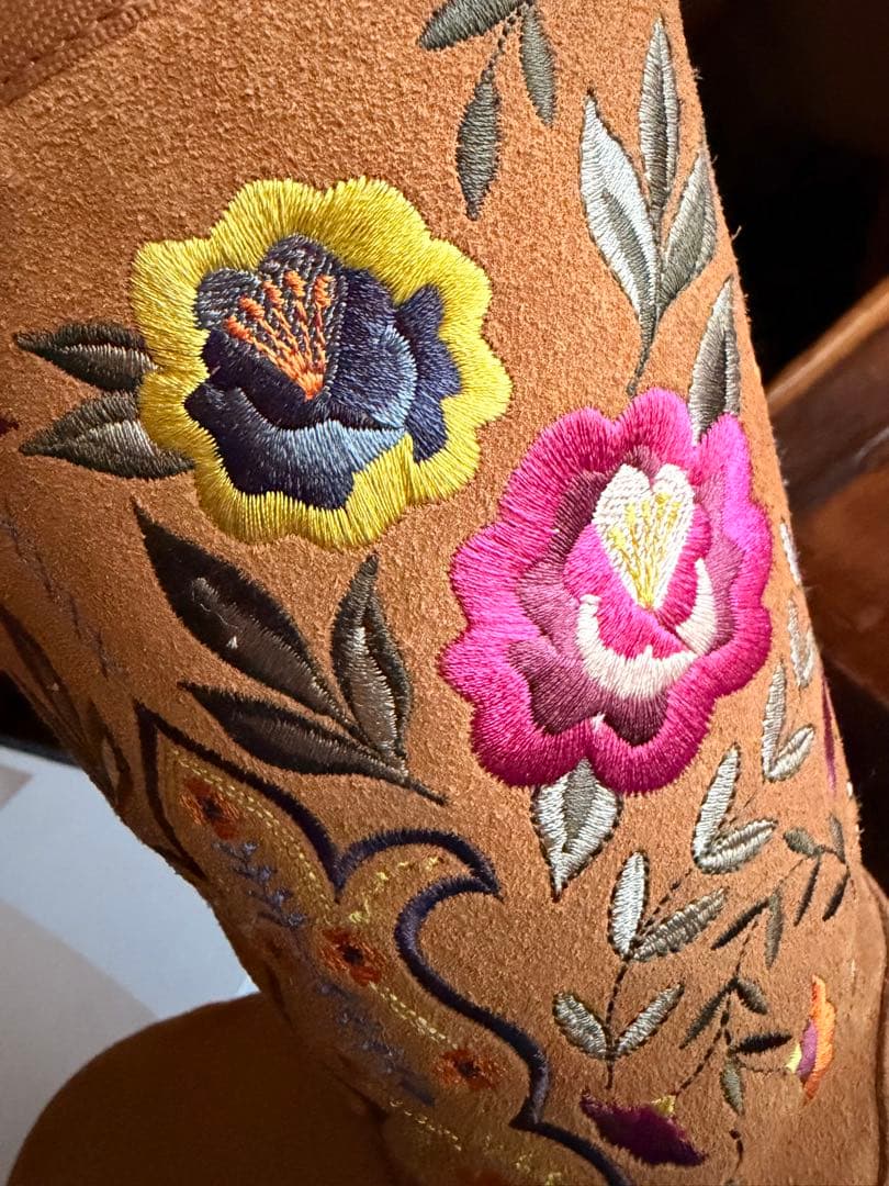 りん様　Hawaii限定✨UGG✨Juliette Floral✨刺繍入