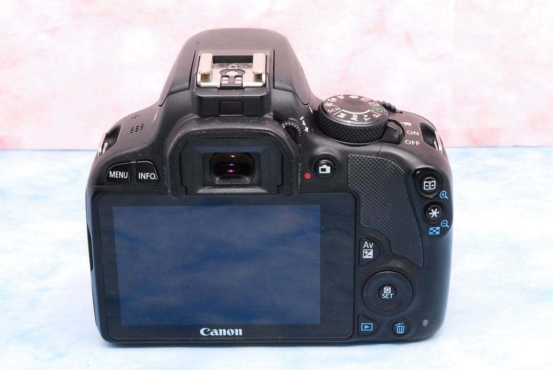 Canon Kiss X7◎一眼レフカメラ◎小型＆軽量で持ち運びラクラク♪