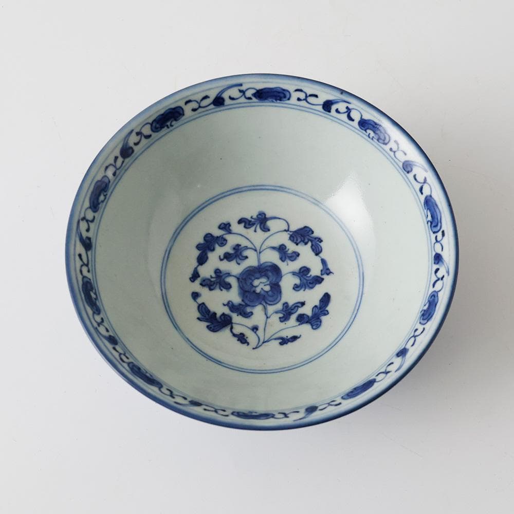 幕末〜明治時代 成化年製 染付（そめつけ）南京写 唐草文 中鉢 古伊万里 有田焼