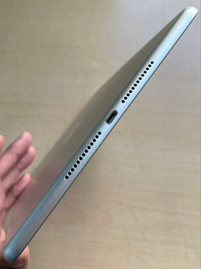 iPad 第6世代　A1893　Wi-Fiモデル　シルバー　32GB #1