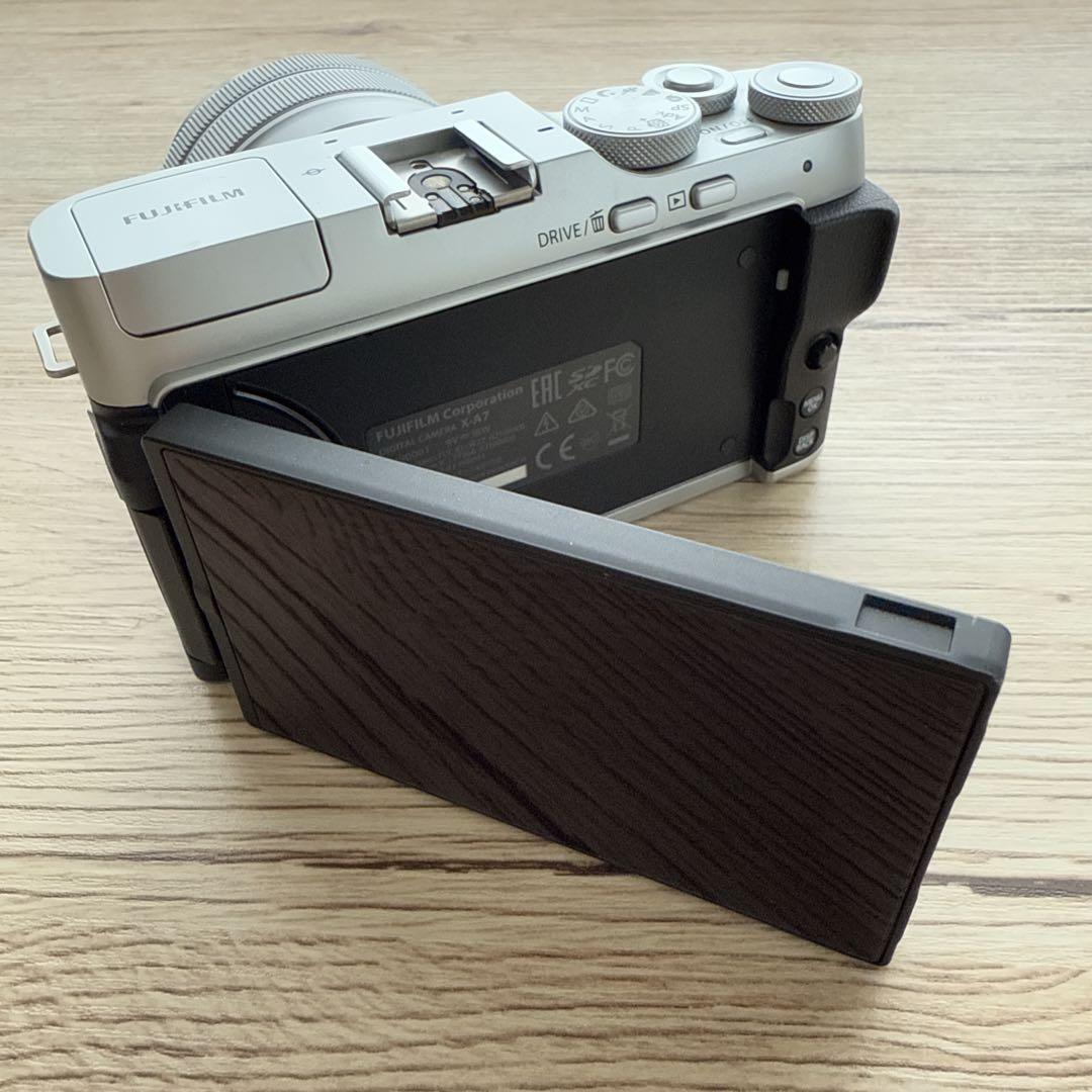 FUJIFILM ミラーレス一眼カメラ X-A7 レンズキット シルバー