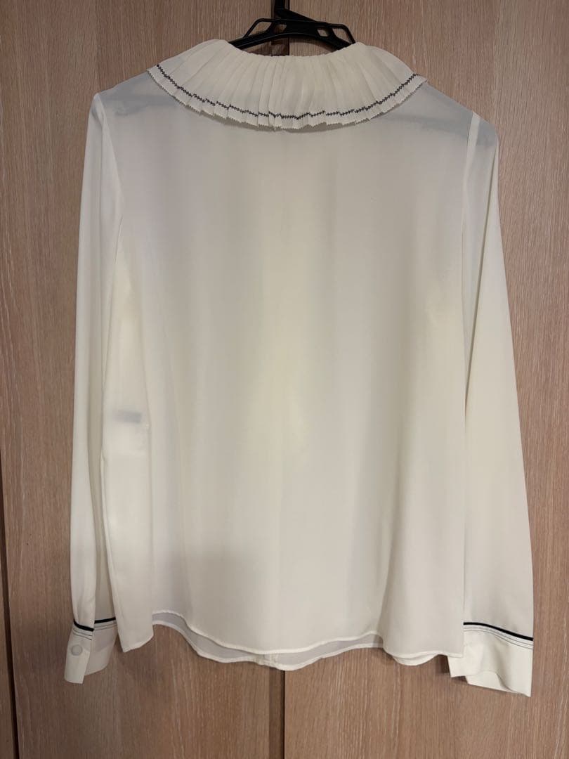 アルアバイル　プリーツラッフルブラウス