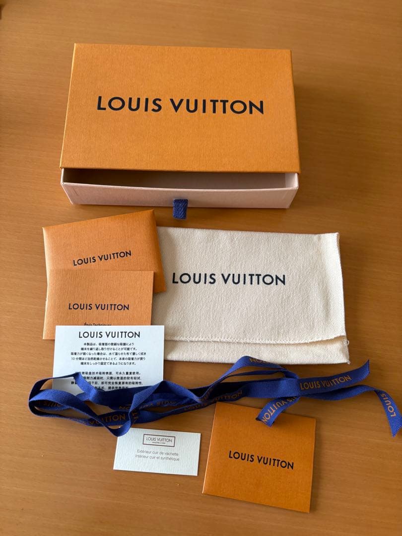 ルイビトン　手帳型ケース