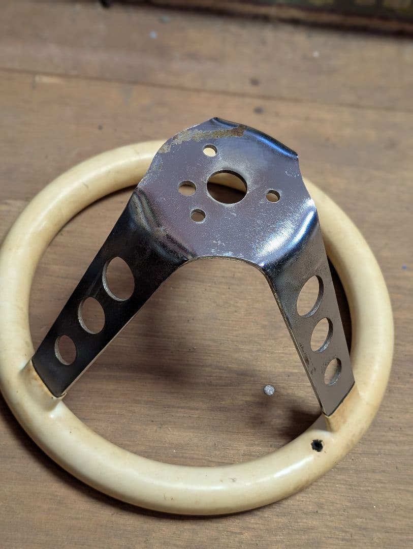 当時物ムーンアイズ グランツ 白ステアリング 10インチ