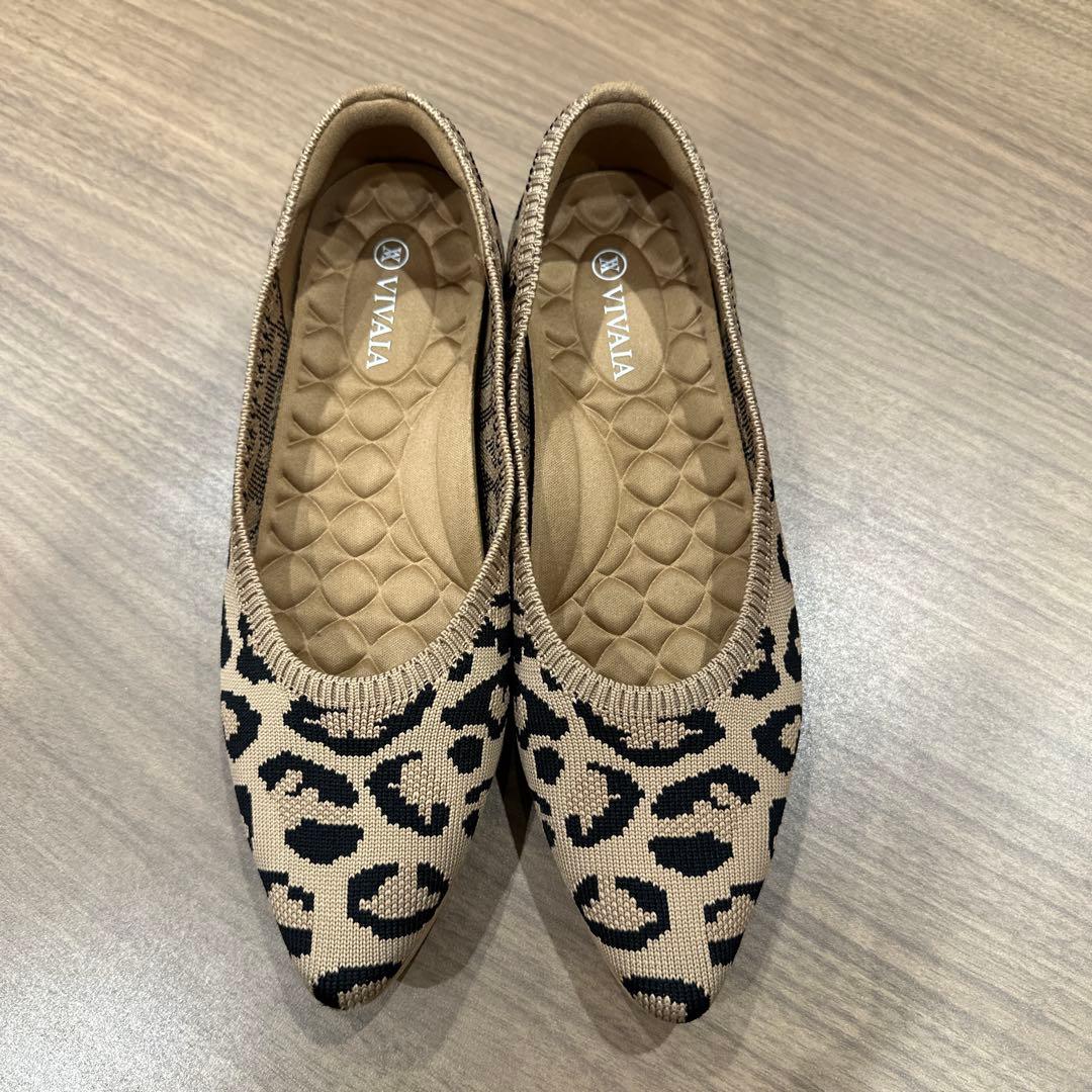 【未使用美品】VIVAIAポインテッドトゥ　フラットシューズ 37（23.5）
