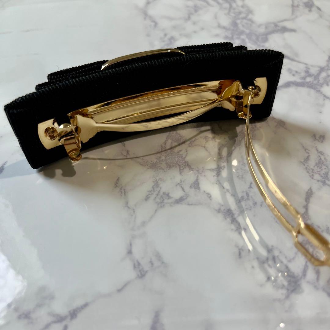 フェラガモ バレッタ　ブラック × ゴールド