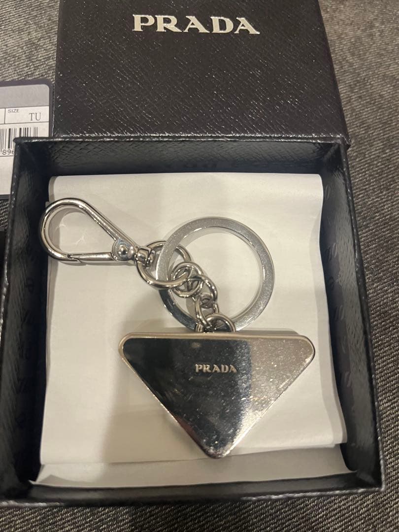 PRADA サフィアーノ キーリング トライアングル