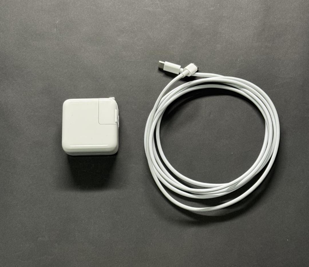 MacBook Air 13インチ　スペーグレイ