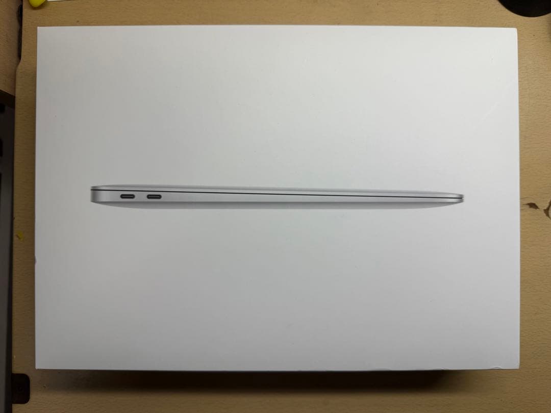 Apple MacBook Air(M1チップ)　13インチ　256GB