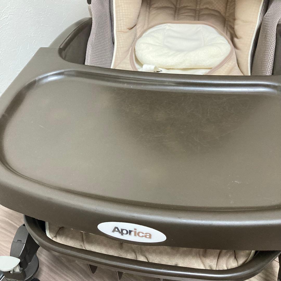 アップリカ　ユラリズム　オート　プレミアム　ベージュ