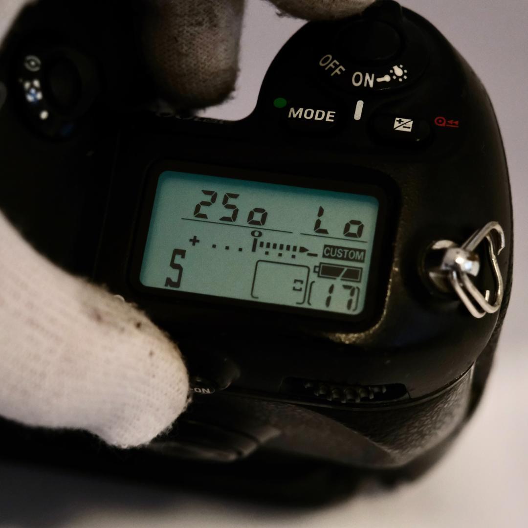 Nikon ニコン F100 MB-15グリップ・レンズ付き　 一眼レフカメラ