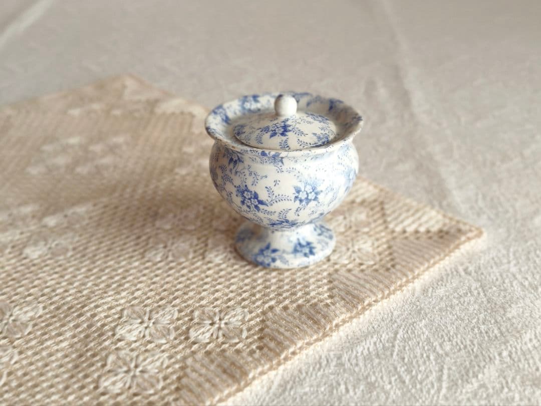 * antique mini ❀ 小さなお花柄 蓋付き ポット