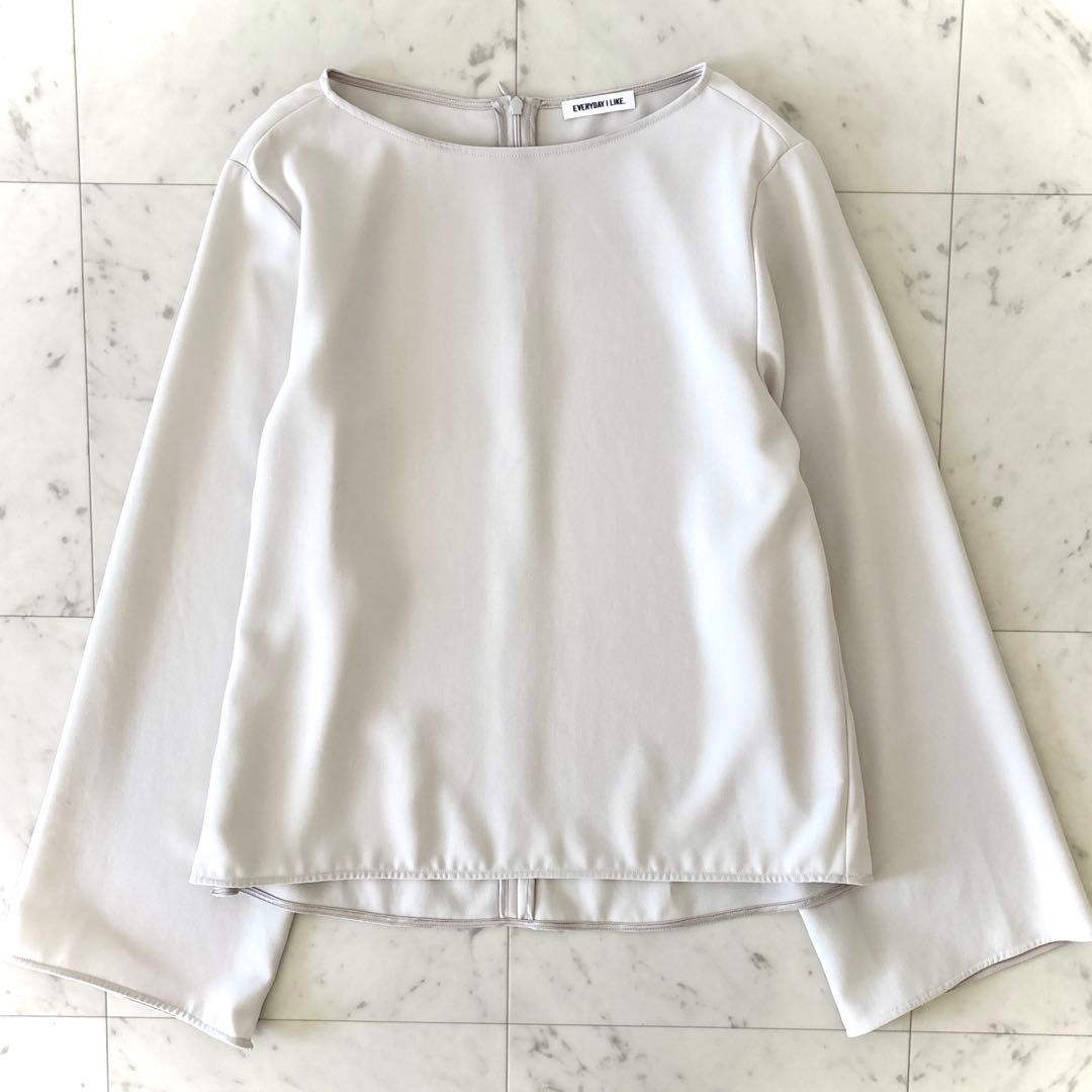 美品 エブリデイアイライク Sofia ジップスリーブブラウス 洗える ベージュ