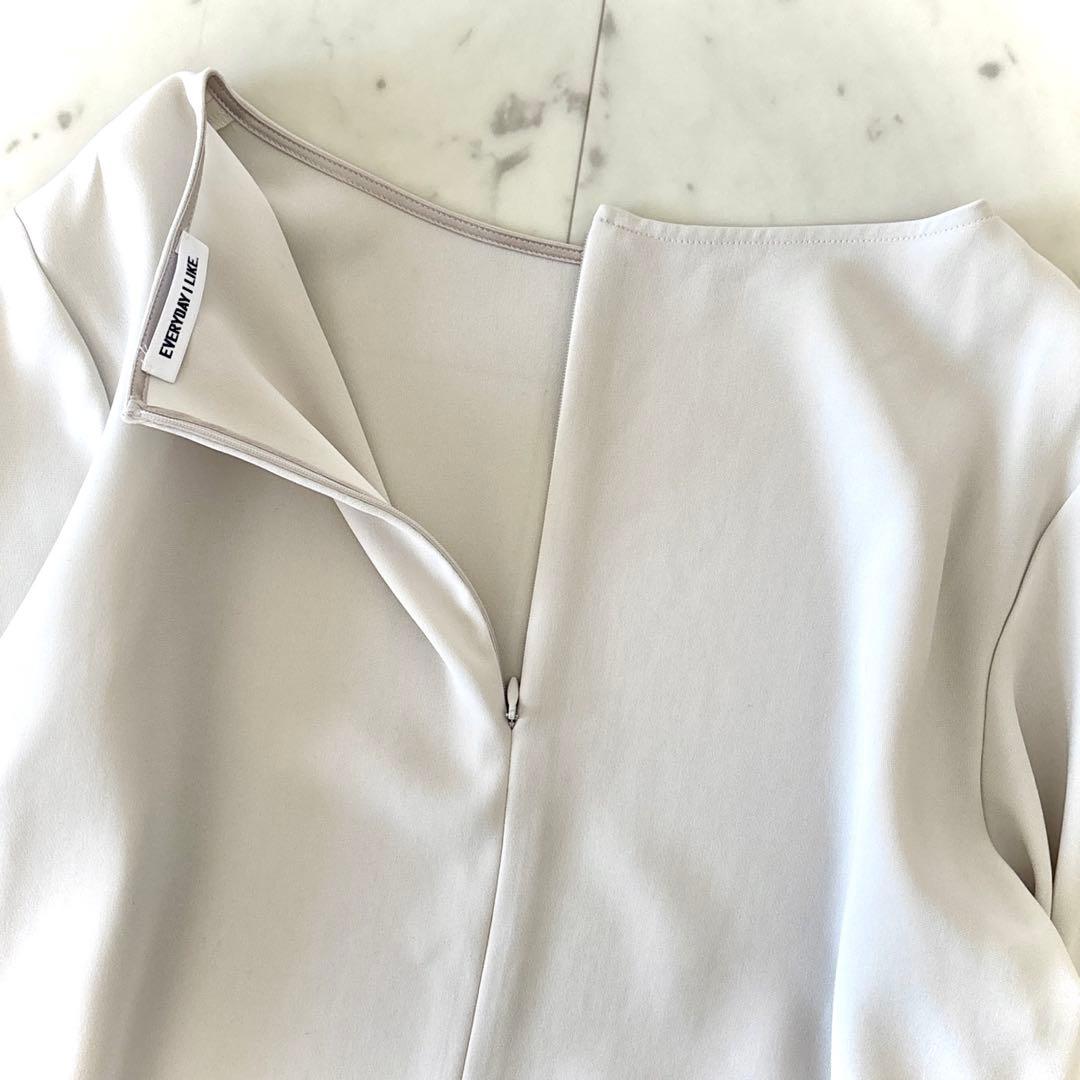 美品 エブリデイアイライク Sofia ジップスリーブブラウス 洗える ベージュ