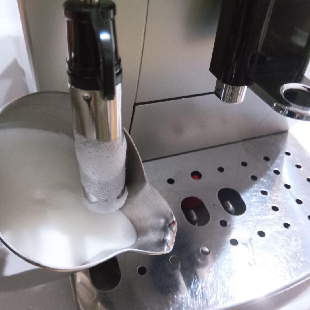 デロンギ　マグニフィカS 全自動コーヒーマシン　ECAM22110SBH