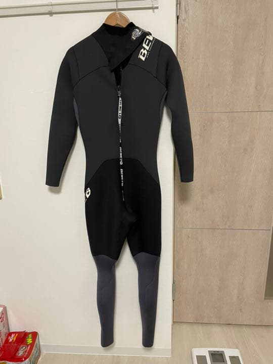 おみつ　BEWETウェットスーツ