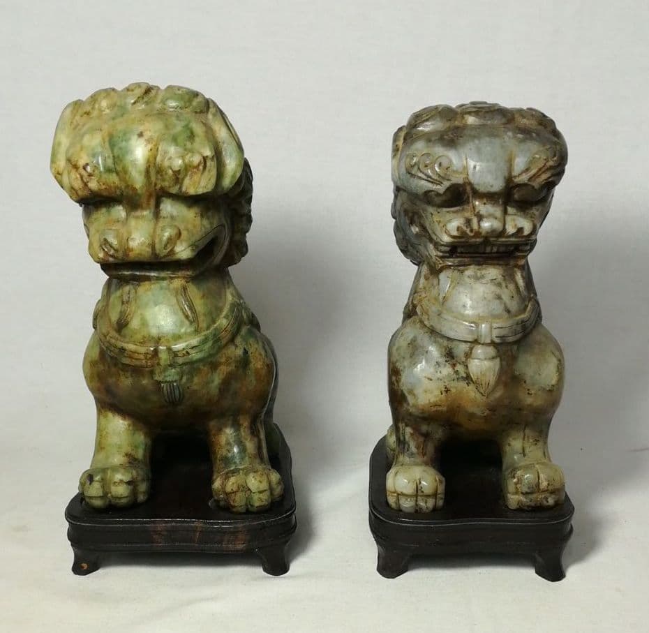 時代　中国美術　翡翠　和田　碧玉　古玉　雕刻　獅子　一対　台座付