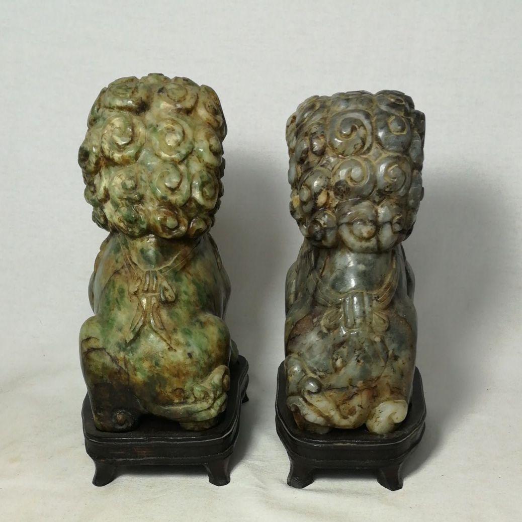 時代　中国美術　翡翠　和田　碧玉　古玉　雕刻　獅子　一対　台座付