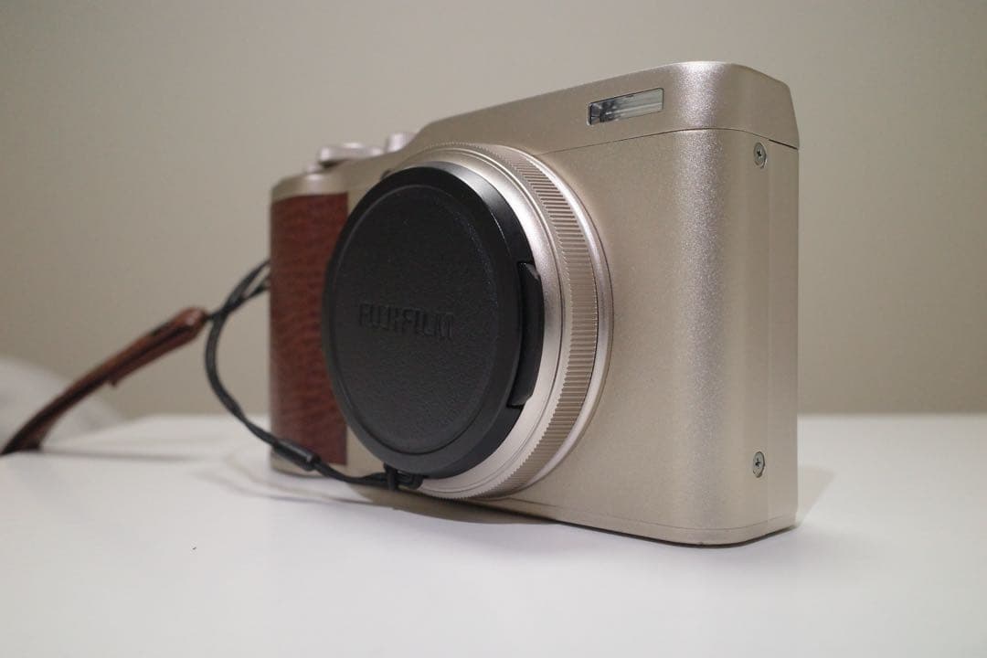 【美品】FUJIFILM XF10 シャンパンゴールド