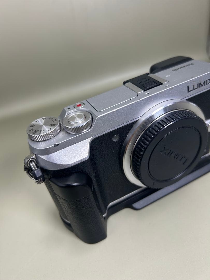 4K動画LUMIX DMC-GX7MK2 ミラーレス一眼カメラ本体とグリップ
