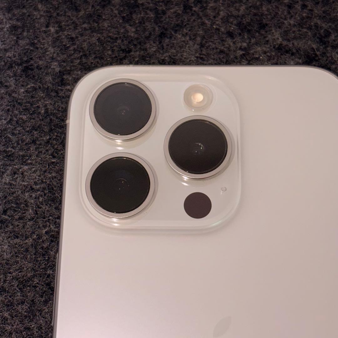 iPhone15Pro 128GB ホワイトチタニウム　バッテリー最大容量88%