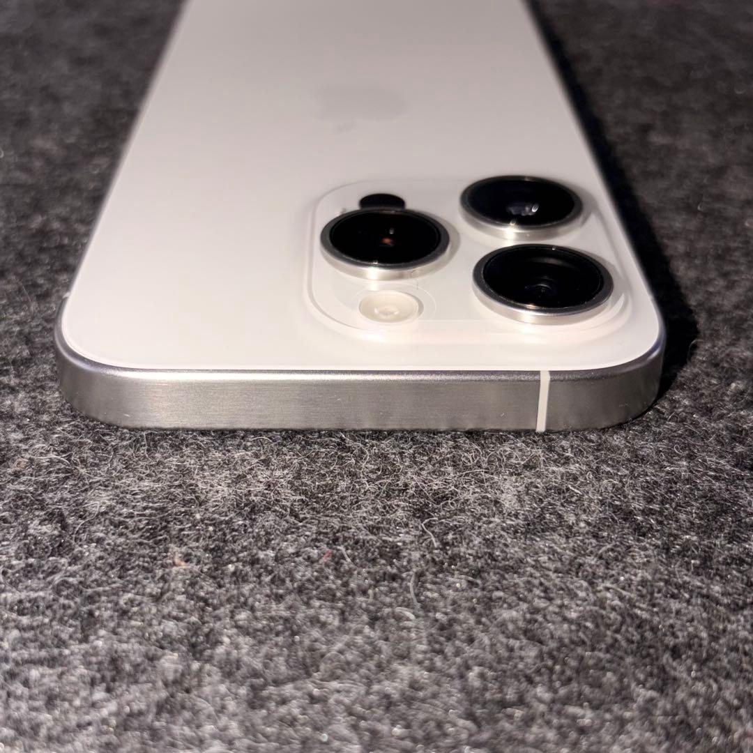 iPhone15Pro 128GB ホワイトチタニウム　バッテリー最大容量88%