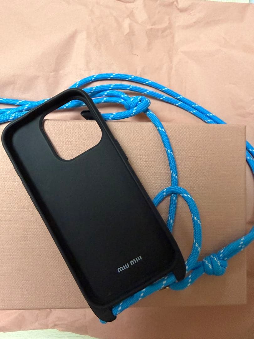miu miu 青 ソフトケース ストラップ付き　iPhone 15pro