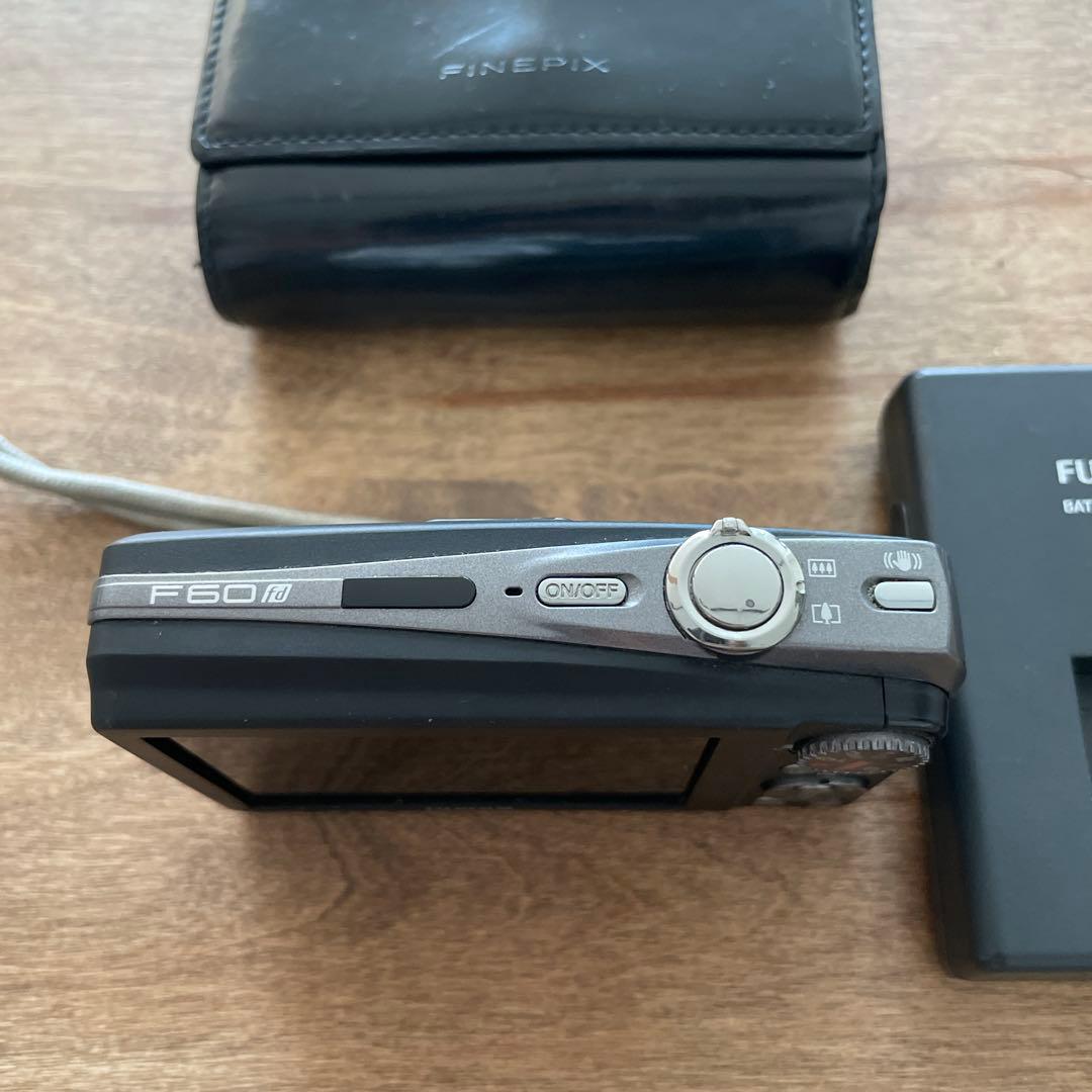 動作品　FUJIFILM FinePix F60fd デジタルカメラ　ブラック