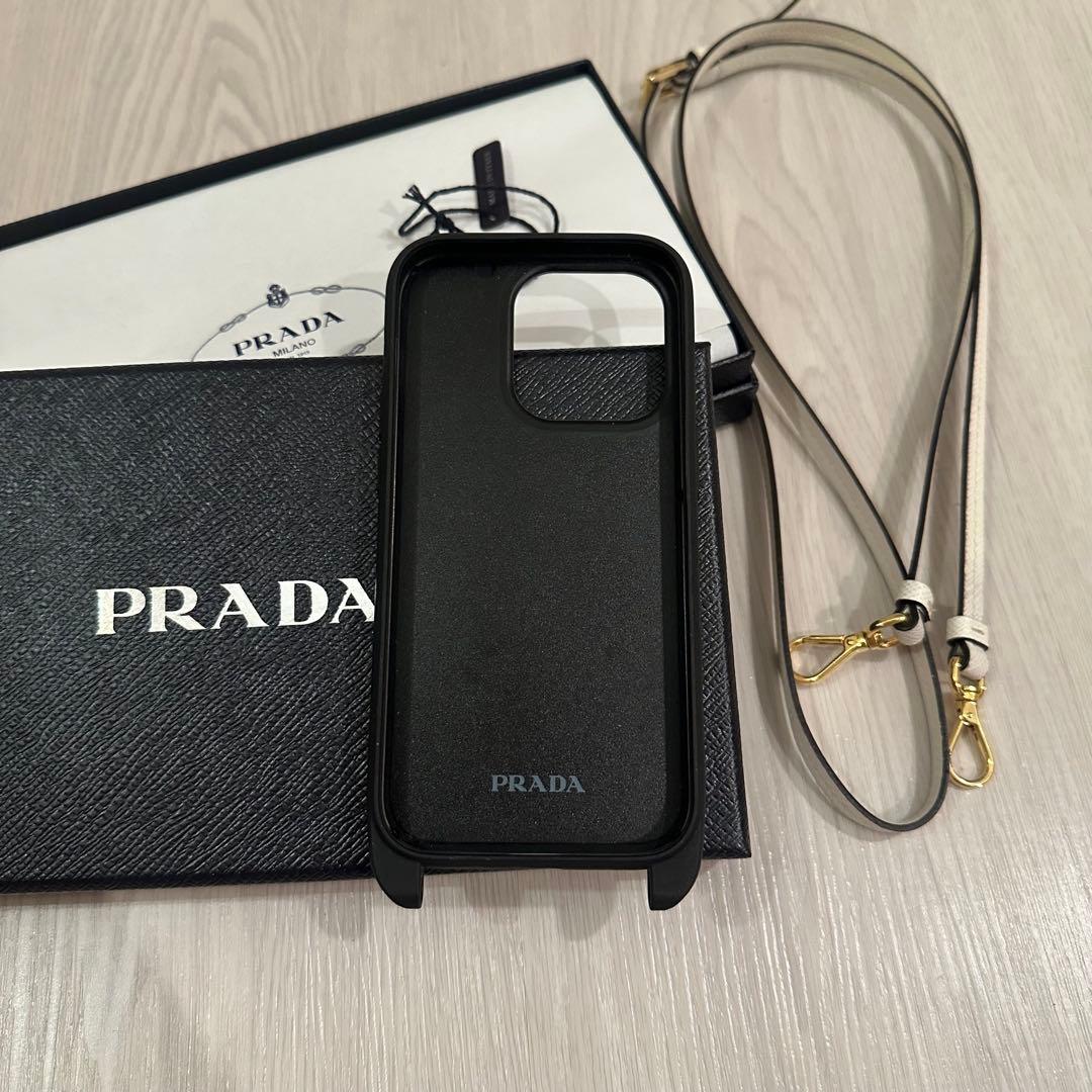 美品✨PRADA サフィアーノトライアングル iPhone14proケース
