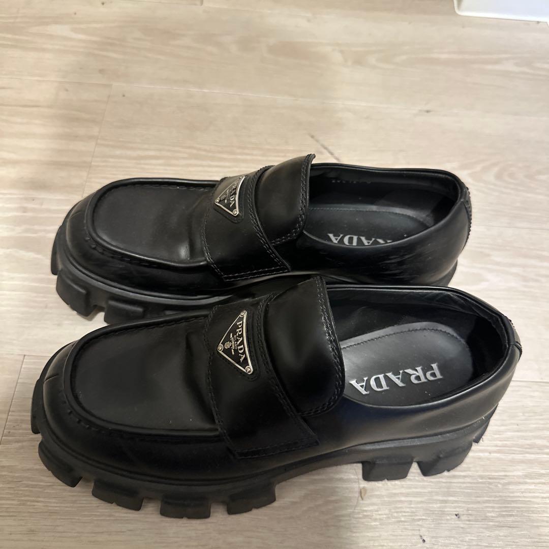 PRADA モノリス　ローファー
