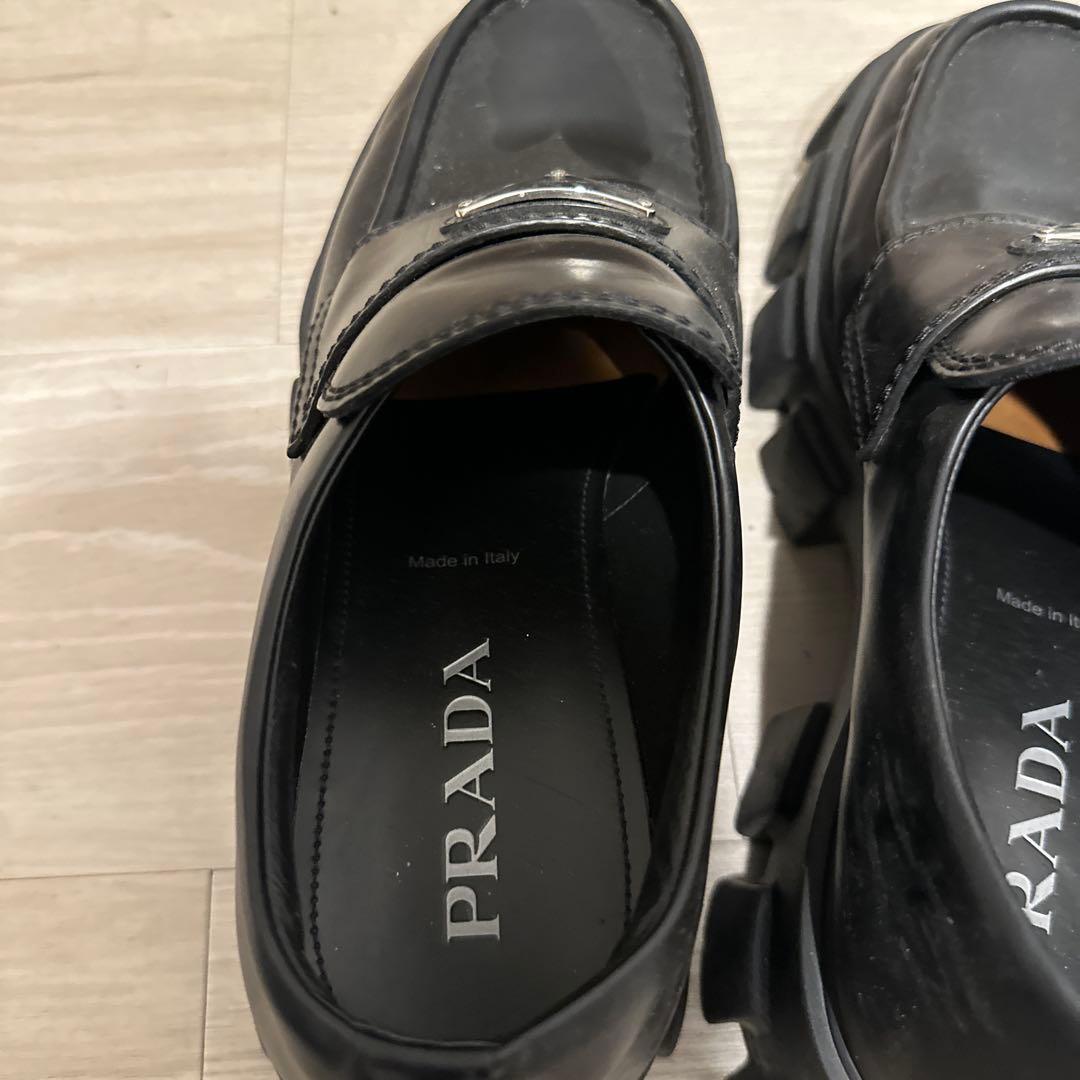 PRADA モノリス　ローファー