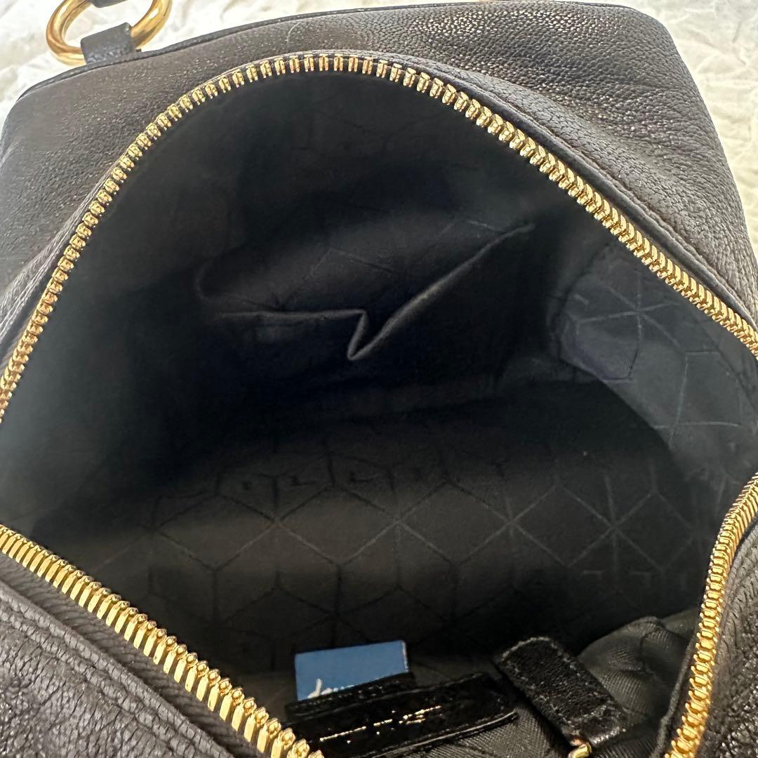 しーちゃん様 GILLI ミッキー Disney キューブバック レザー コラボ