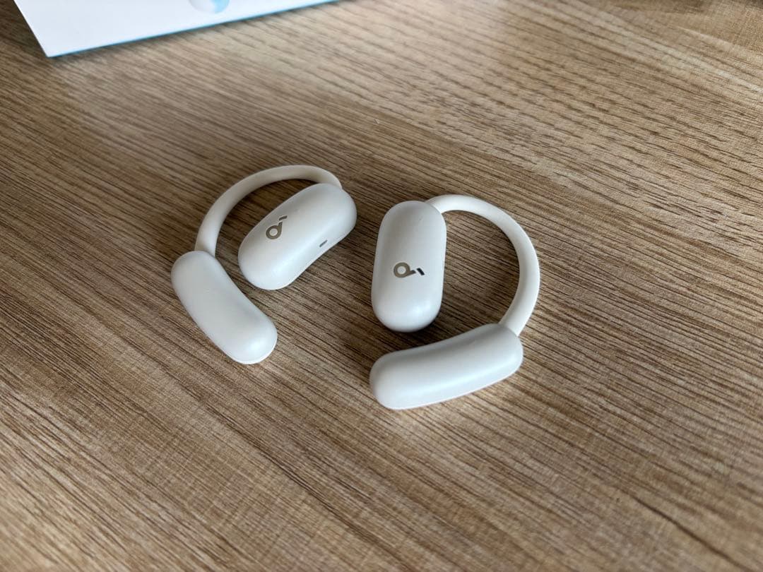 と*こ様 Anker Soundcore AeroFit 2 イヤホン 白