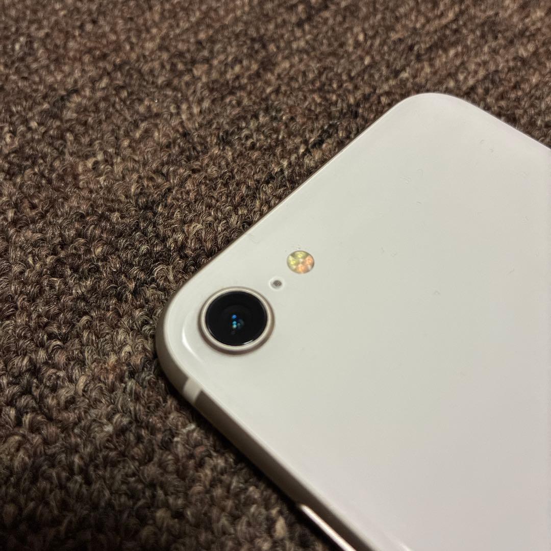 Apple iPhone SE (第3世代) ホワイト 本体　SIMフリー