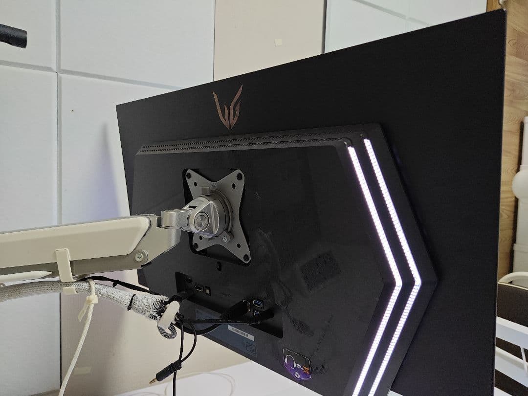 LG UltraGear 27GR950E-B 26.5インチ OLEDモニター