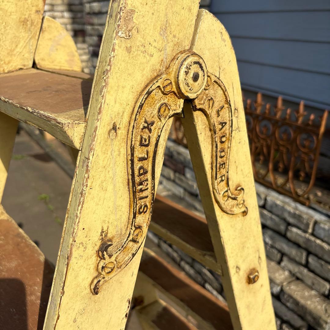 ステップラダー　アンティーク　飾り棚